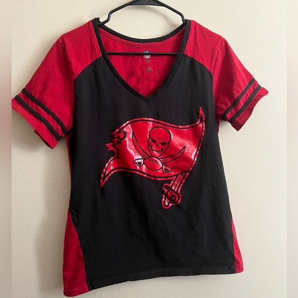 Women’s Bucs Tee - Picture 1 of 7